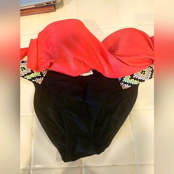 Lot of 20 swimsuits- tops & bottoms - Picture 7 of 10